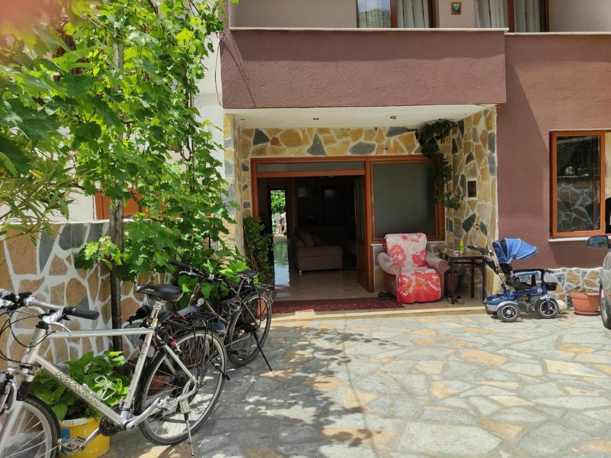 Erda Lakeside Bed & Breakfast Lini