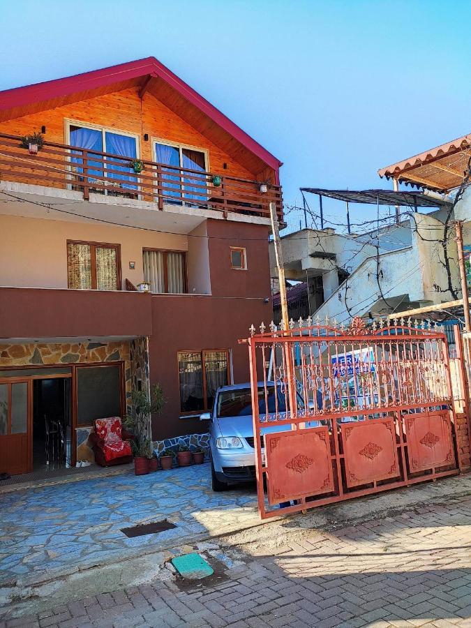 Erda Lakeside Bed & Breakfast Lini
