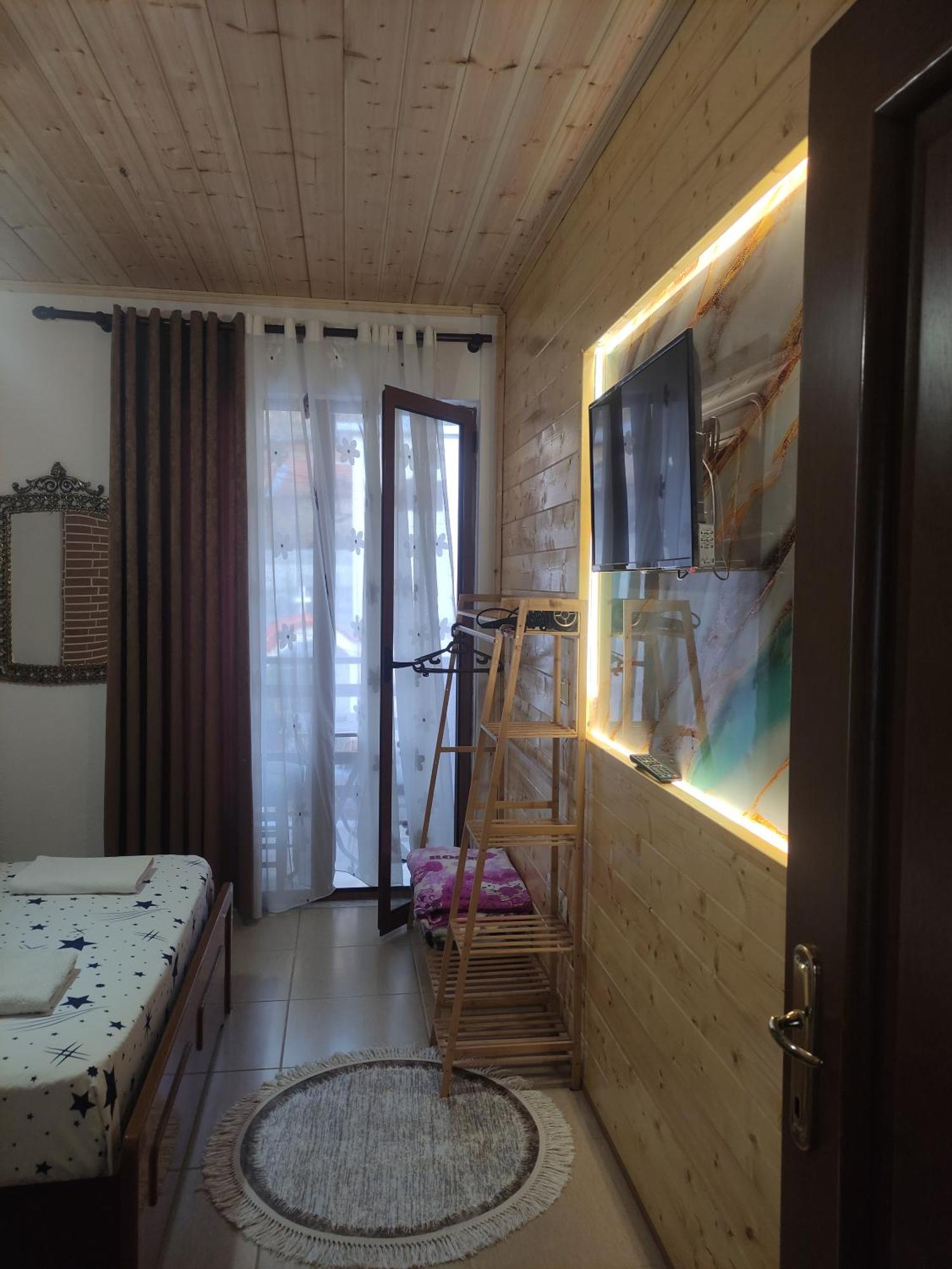 Erda Lakeside Bed & Breakfast