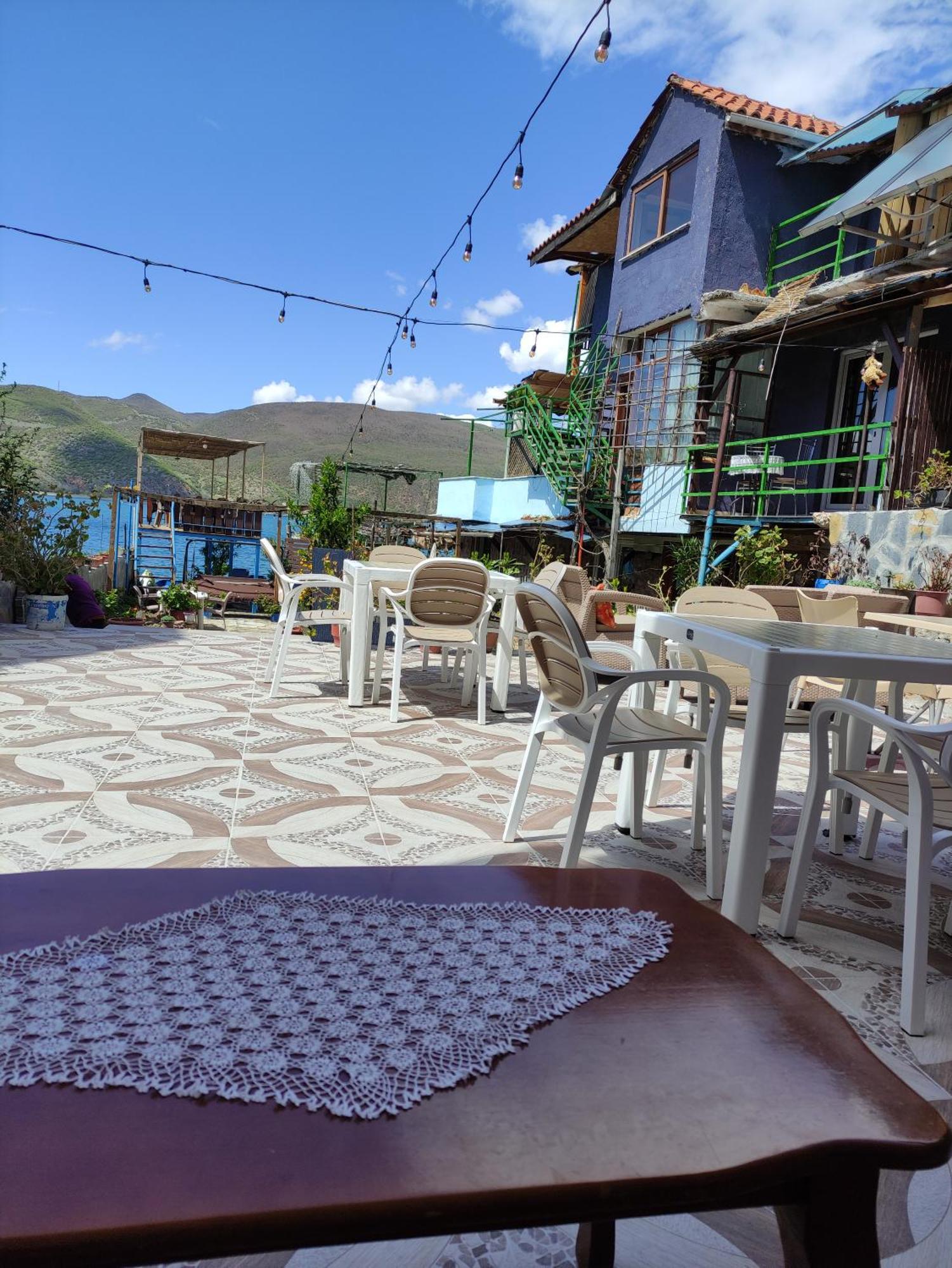 Erda Lakeside Bed & Breakfast Lini