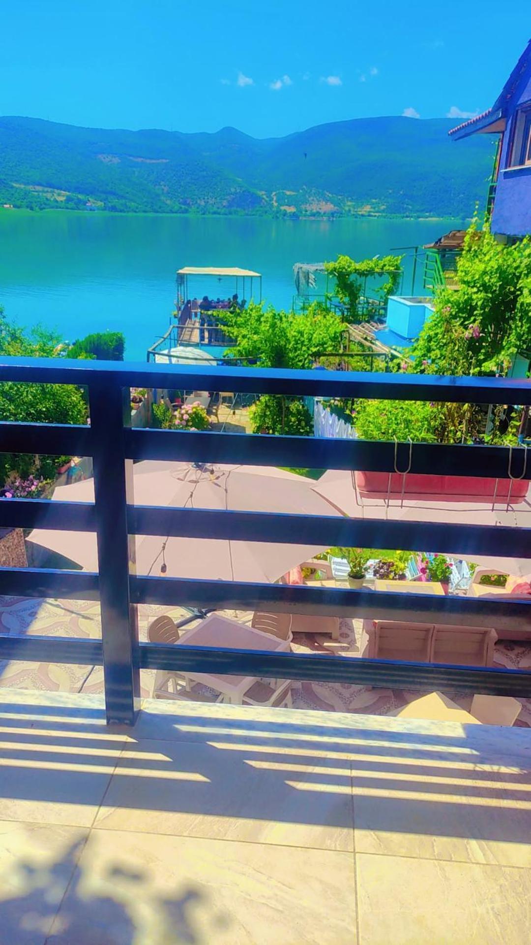 Erda Lakeside Bed & Breakfast