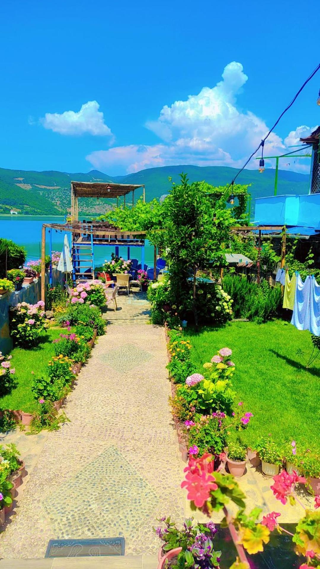 Erda Lakeside Bed & Breakfast